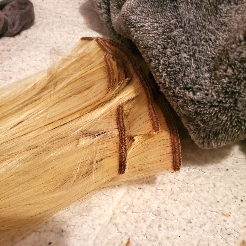 Sew in hair extensions in platinum blonde 2 full packs never worn brand new